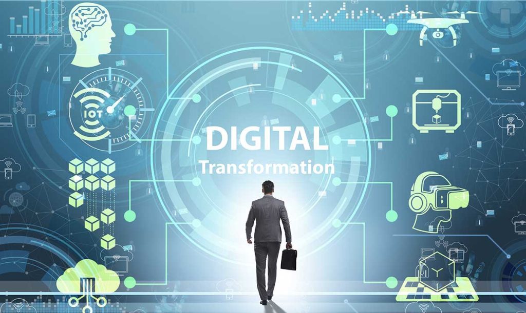 Concetto di trasformazione digitale e tecnologia di digitalizzazione con uomo d'affari al centro