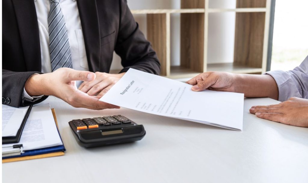 Professionista che condivide la rinuncia all'incarico professionale